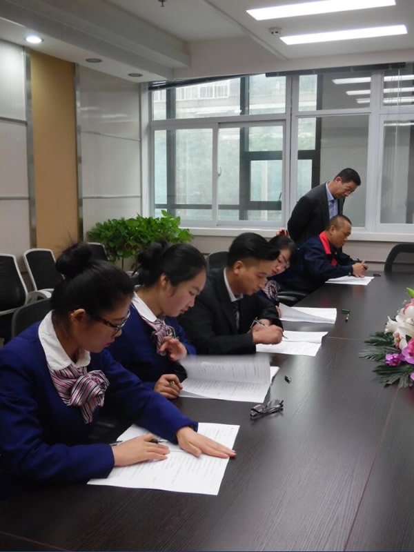 物業(yè)公司開(kāi)展“員工技能”競(jìng)賽活動(dòng)