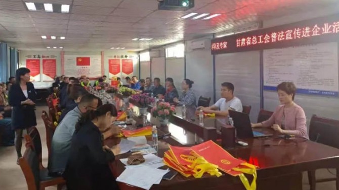 普法宣傳進(jìn)項(xiàng)目，攜手共建文明工地